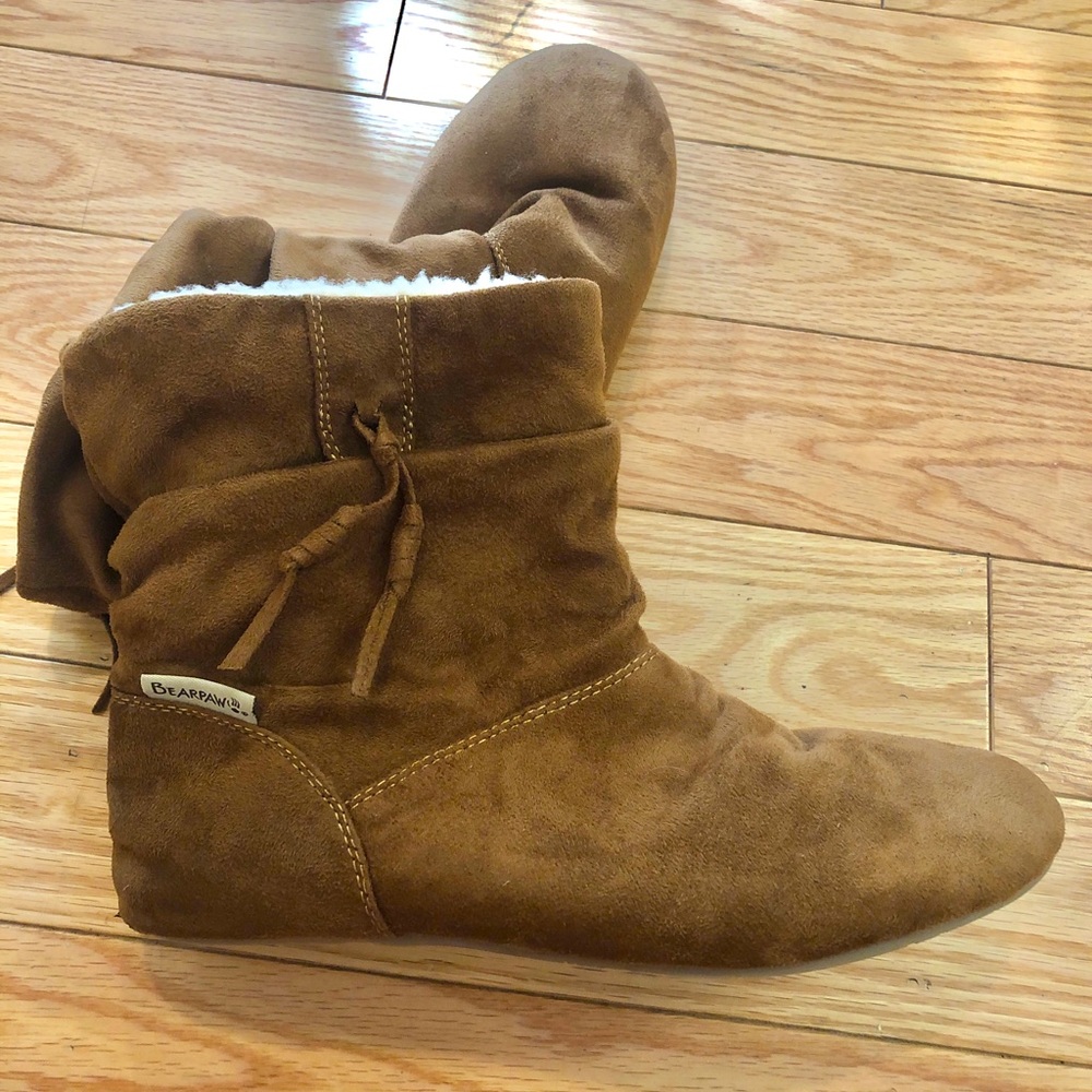 Bearpaw brown suede booties
